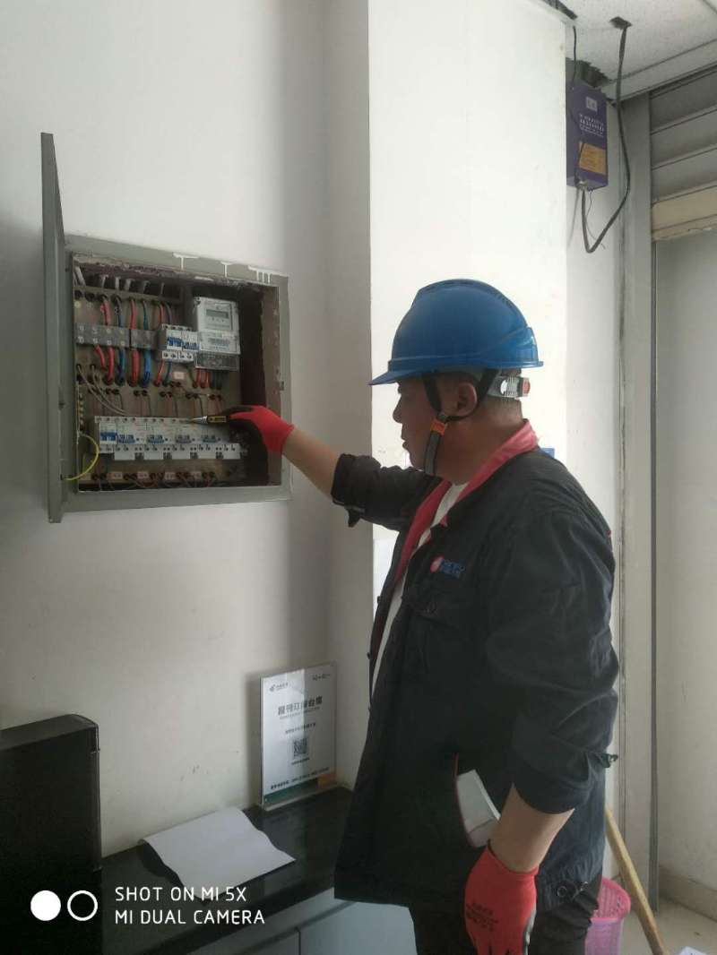 天富供電產業(yè)泉莫管理所：入戶走訪、提高客戶滿意度
