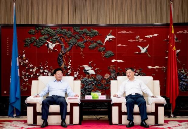 溫樞剛會見云南能投集團黨委書記、董事長段文泉