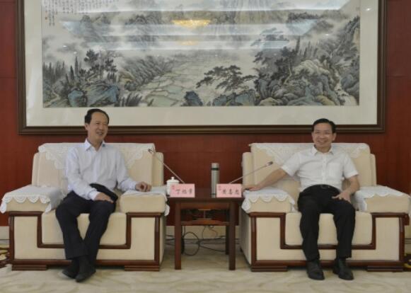 丁焰章拜會(huì)南昌市委副書記、市長(zhǎng)黃喜忠