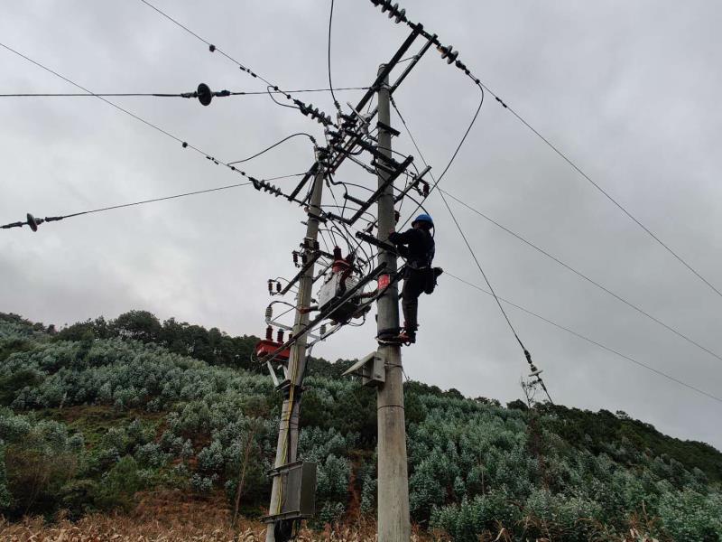 臨滄云縣供電局開(kāi)展線路維護(hù)消缺，大幅提升供電可靠性