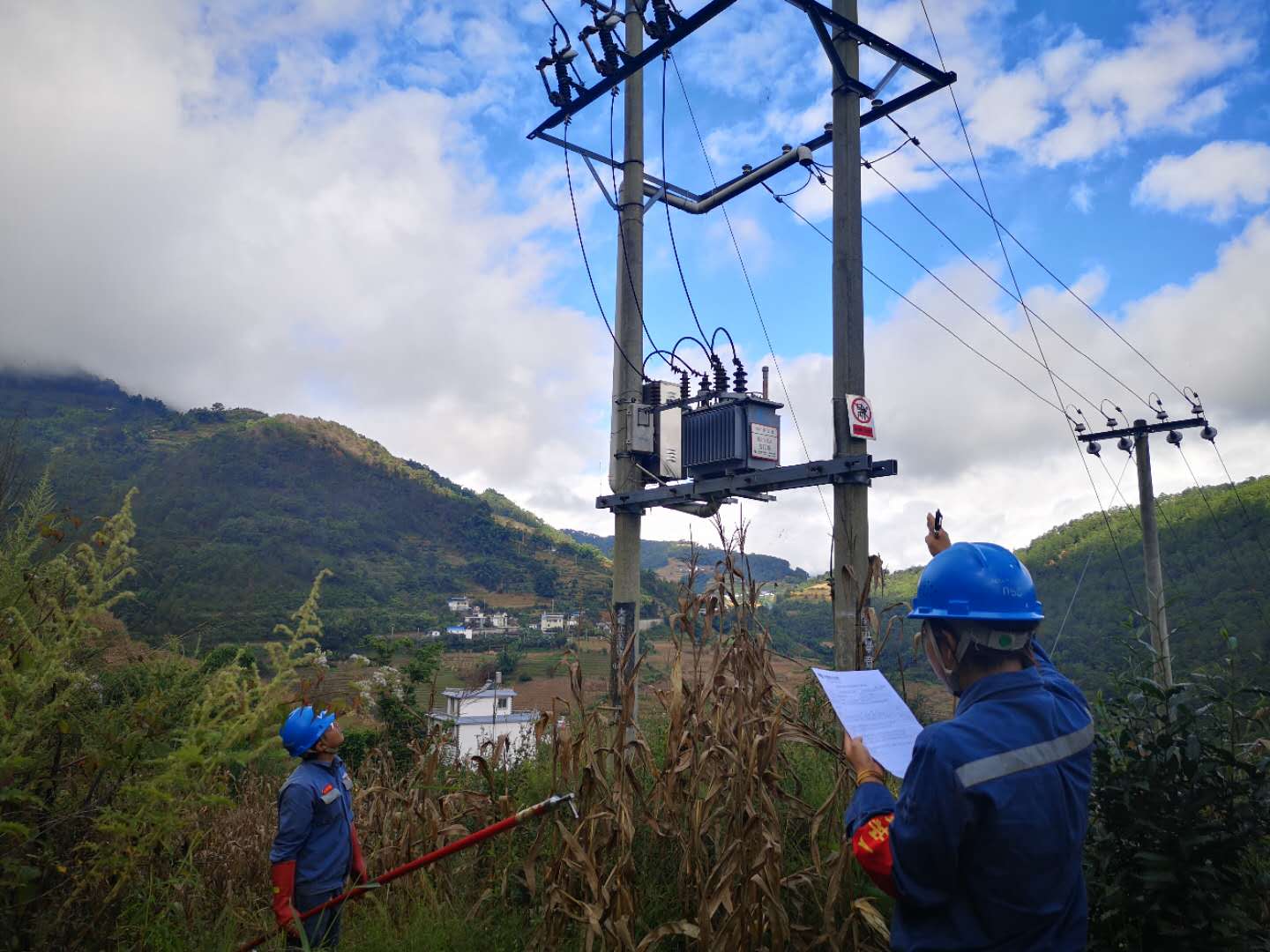 臨滄云縣供電局開(kāi)展線路維護(hù)改造，全面提升供電可靠性