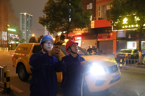 國網(wǎng)寧波市鄞州區(qū)供電：夜間特巡測溫線路，保障安全可靠供電