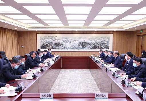 辛保安、張智剛與哈電集團(tuán)董事長曹志安、總經(jīng)理吳偉章會(huì)談