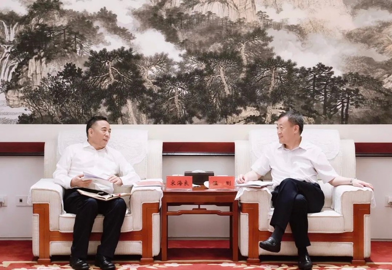 宋海良孫洪水與中國融通集團董事長溫剛、總經(jīng)理馬正武座談