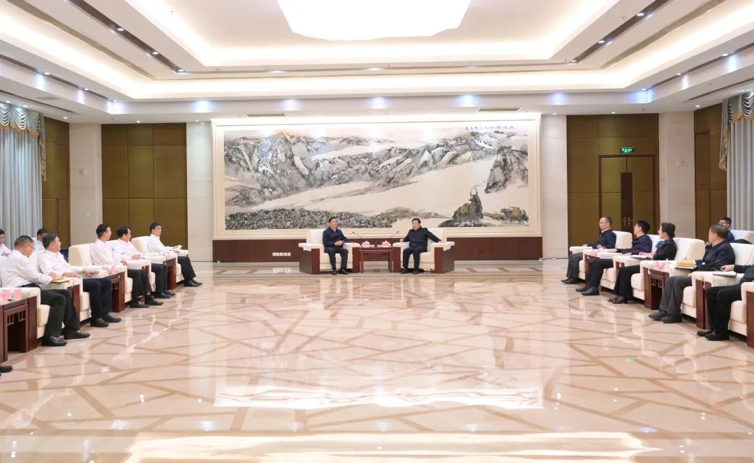 國家電網(wǎng)公司董事長、黨組書辛保安與四川省委書記王曉暉會談