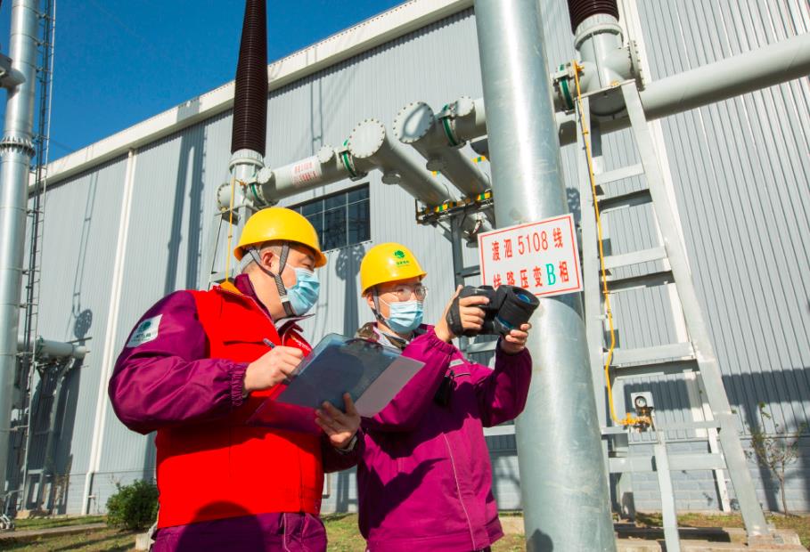 寒潮來(lái)襲!上海電力職工開(kāi)展特巡900次，保障電力主網(wǎng)架以最佳狀態(tài)迎寒潮