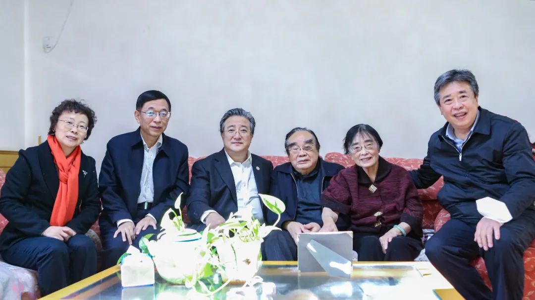余劍鋒春節(jié)前夕看望慰問核工業(yè)老領(lǐng)導蔣心雄、陳肇博