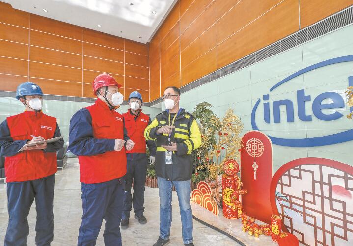 除夕走訪(fǎng)企業(yè)客戶(hù) 消除用電安全隱患