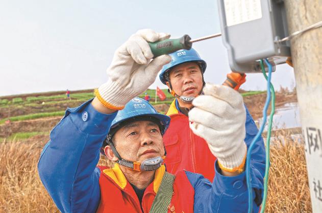四川通江護航春灌用電，60支服務(wù)隊奔走田間