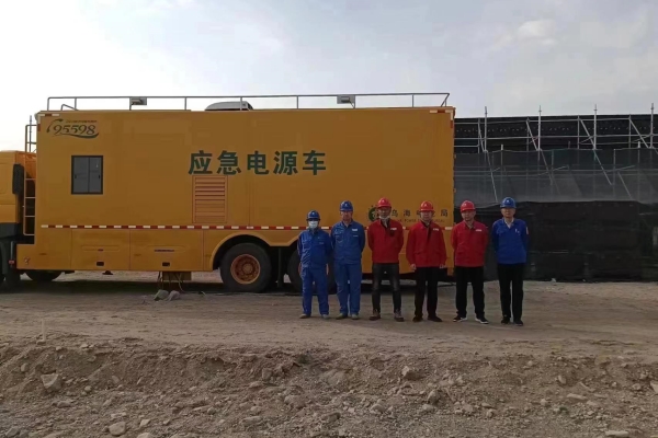 烏海市千里山供電公司：保電路上，我們一直在
