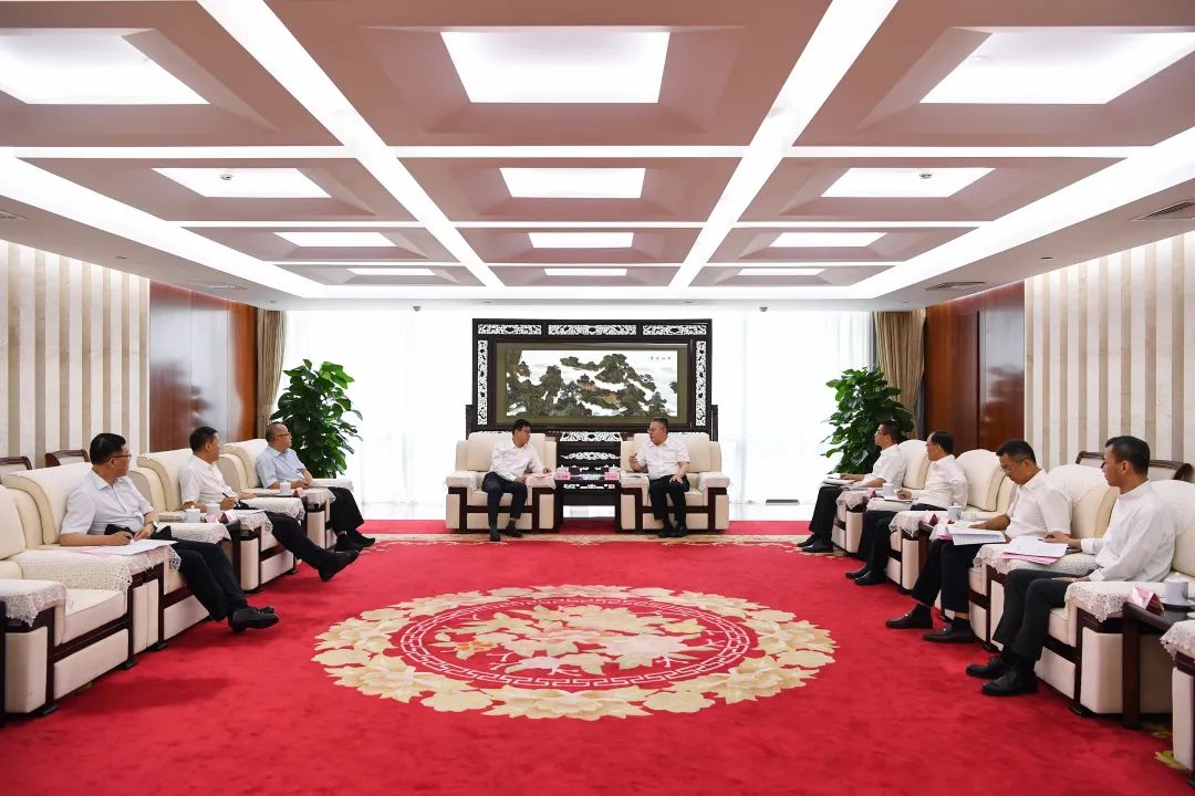 葉向東與甘肅省委常委、副省長張錦剛舉行會(huì)談