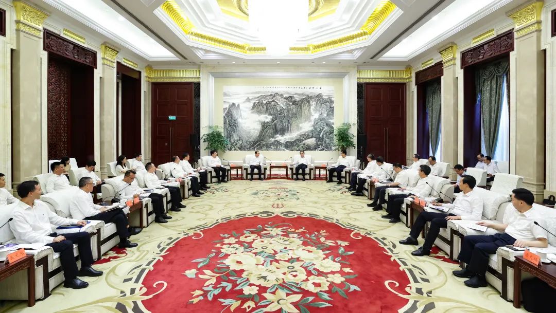 中國(guó)華電黨組書記、董事長(zhǎng)江毅拜會(huì)貴州省委書記徐麟、省長(zhǎng)李炳軍