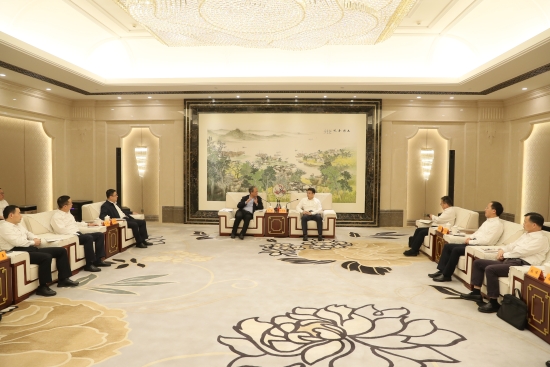 中國(guó)電建黨委副書記、總經(jīng)理王斌與江蘇省委常委、蘇州市委書記曹路寶舉行會(huì)談