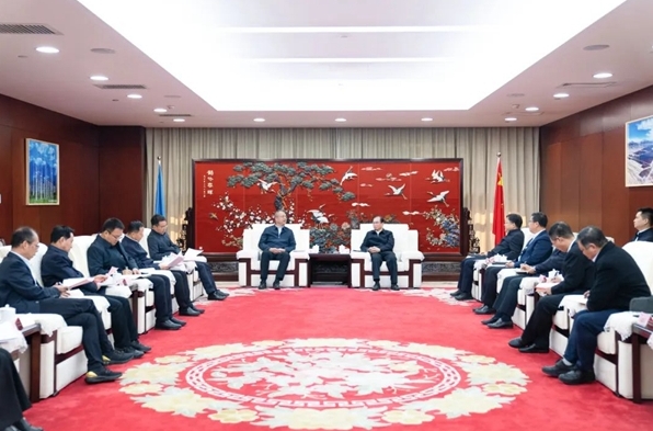 江毅會(huì)見(jiàn)陜西省人大常委會(huì)副主任、寶雞市委書(shū)記楊廣亭