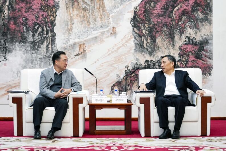 中國能建黨委書記、董事長(zhǎng)宋海良與華夏銀行黨委書記、董事長(zhǎng)李民吉會(huì)談