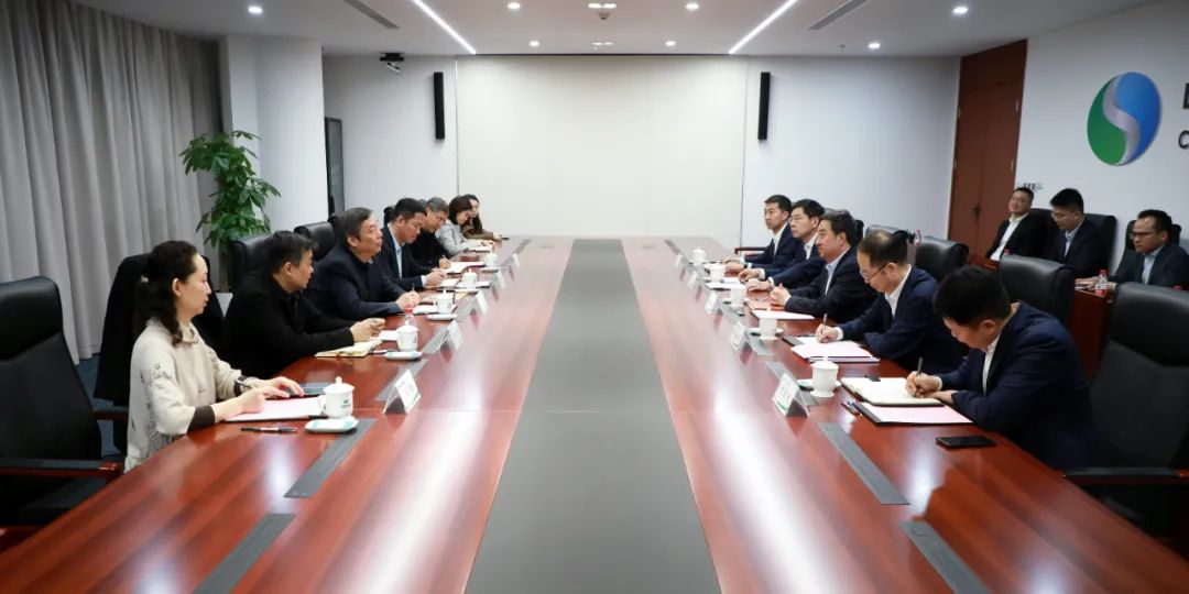 中國電氣裝備黨委書記、董事長白忠泉會見上海市經濟和信息化委員會副主任戎之勤