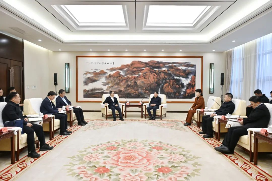 中國大唐集團(tuán)有限公司董事長鄒磊拜會內(nèi)蒙古自治區(qū)黨委書記孫紹騁、自治區(qū)主席王莉霞