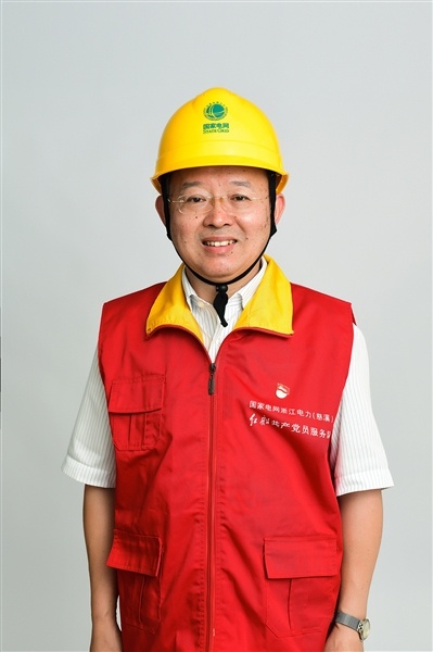 全國人大代表、國網(wǎng)浙江慈溪市供電公司客服中心社區(qū)經(jīng)理錢海軍——讓訴訟服務(wù)之光照亮千家萬戶