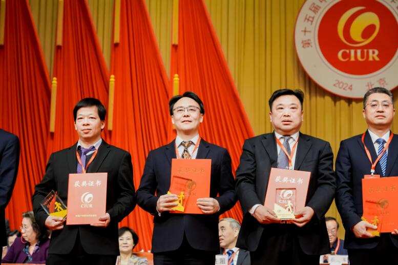 中國(guó)能建綠色建材公司黨委書記、董事長(zhǎng)，綠色先進(jìn)材料研究院院長(zhǎng)蔣洋榮獲“2023年中國(guó)產(chǎn)學(xué)研合作創(chuàng)新獎(jiǎng)”