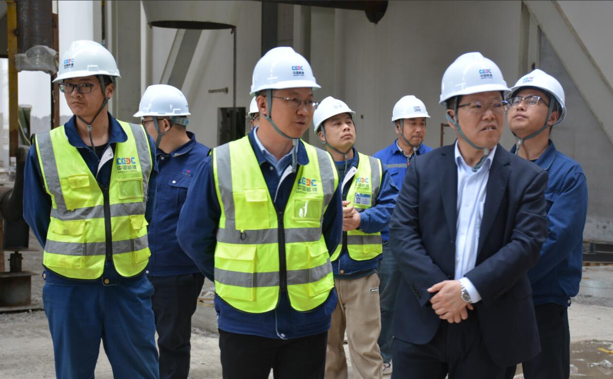 中國能建建筑集團(tuán)黨委副書記、總經(jīng)理羅耕能到正寧百萬項(xiàng)目指導(dǎo)調(diào)研