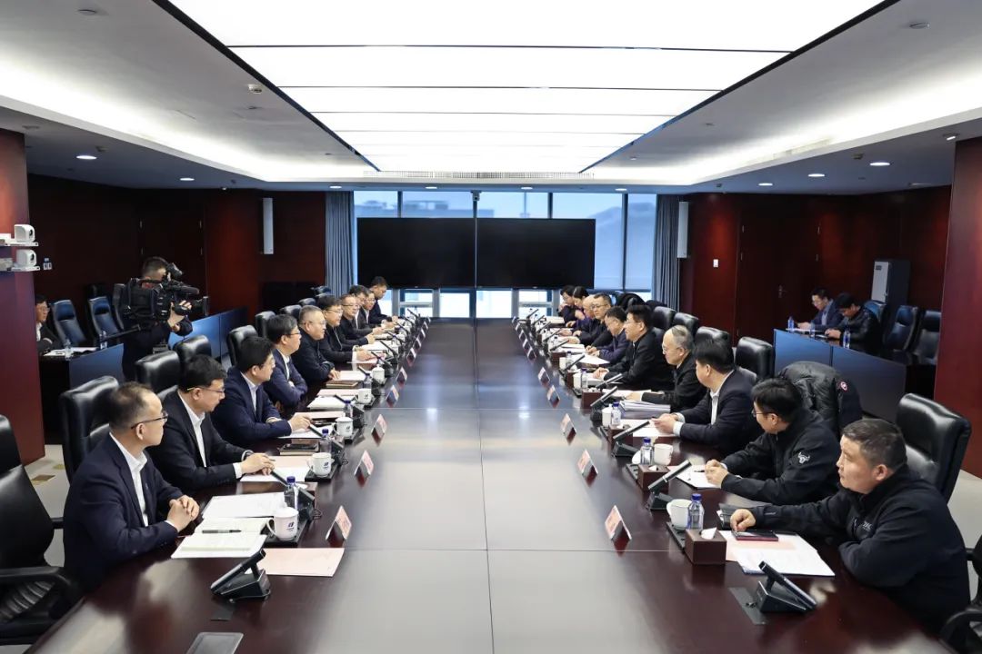 華電集團(tuán)黨組副書記、總經(jīng)理葉向東與北京市副市長高朋舉行會(huì)談