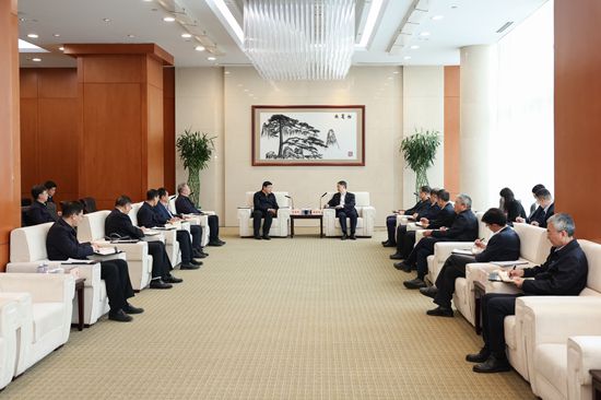華能集團董事長溫樞剛、總經理鄧建玲會見國家電網董事長張智剛