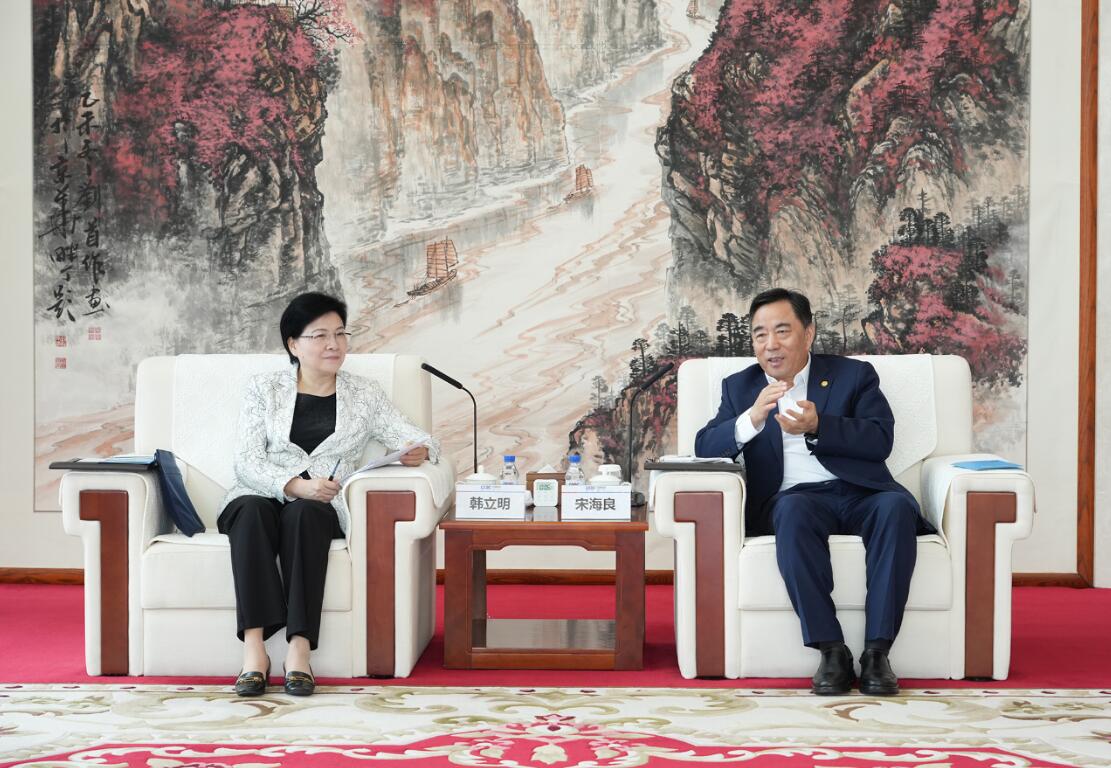 中國(guó)能建黨委書記、董事長(zhǎng)宋海良與江蘇省委常委、南京市委書記韓立明會(huì)談
