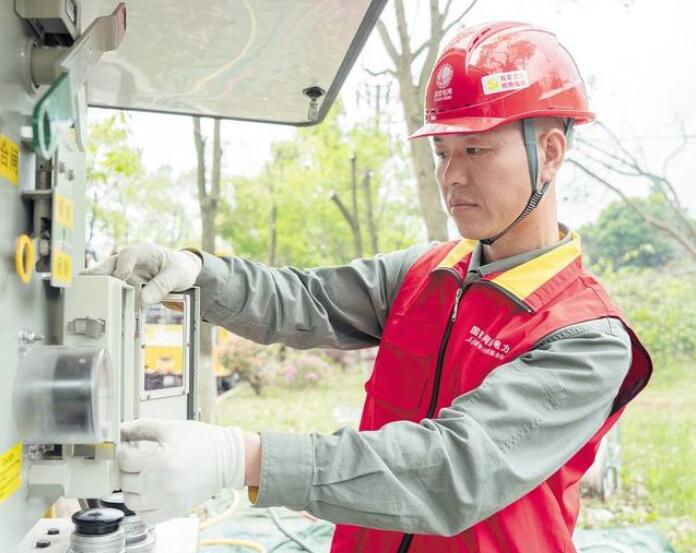 賀彪：星城萬家燈火，“帶電護衛(wèi)”用心守候