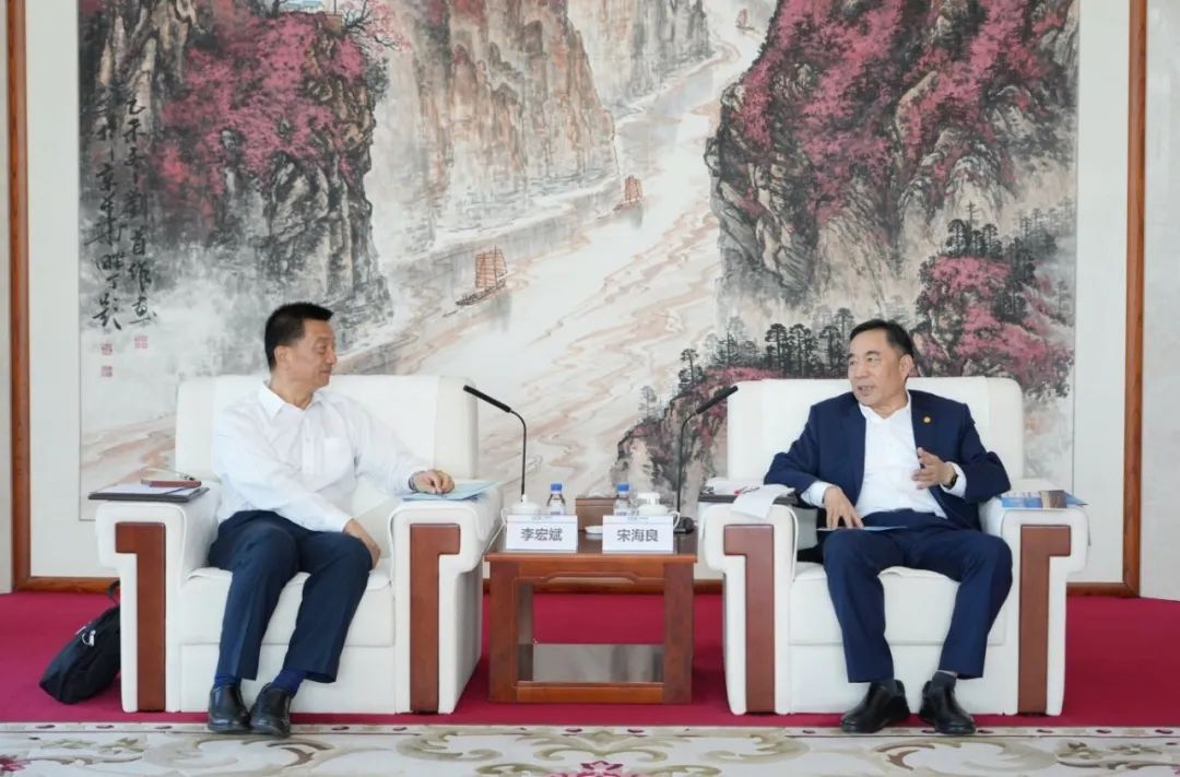 中國(guó)能建黨委書記、董事長(zhǎng)宋海良與新疆住建廳黨組書記、副廳長(zhǎng)李宏斌會(huì)談