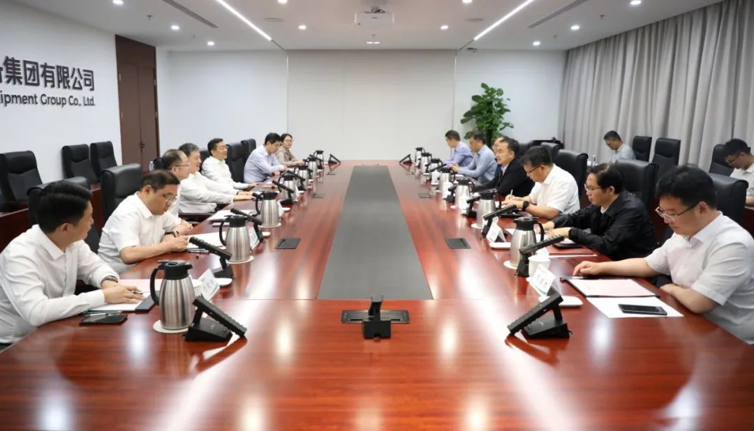 中國電氣裝備黨委副書記、總經(jīng)理周群會見鄭州市委副書記、市長何雄