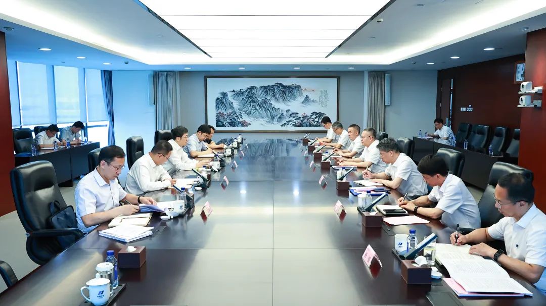 國(guó)家能源局黨組成員、副局長(zhǎng)何洋到中國(guó)華電開(kāi)展專題調(diào)研