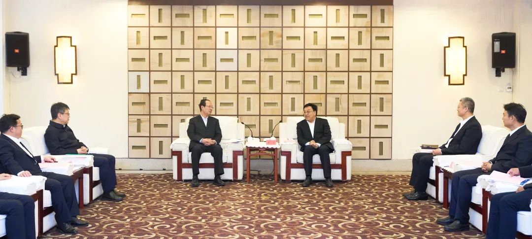中國(guó)電建黨委書記、董事長(zhǎng)丁焰章拜會(huì)海南省委書記馮飛