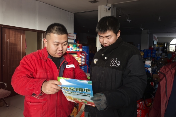 內蒙古電力集團烏海千里山供電公司蒙電愛心光明行，用電無憂進社區(qū)