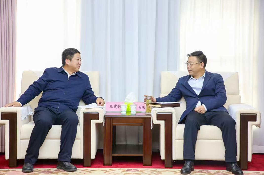 大唐甘肅公司黨委書記、董事長王建偉與甘肅能化集團黨委書記、董事長謝曉鋒會談