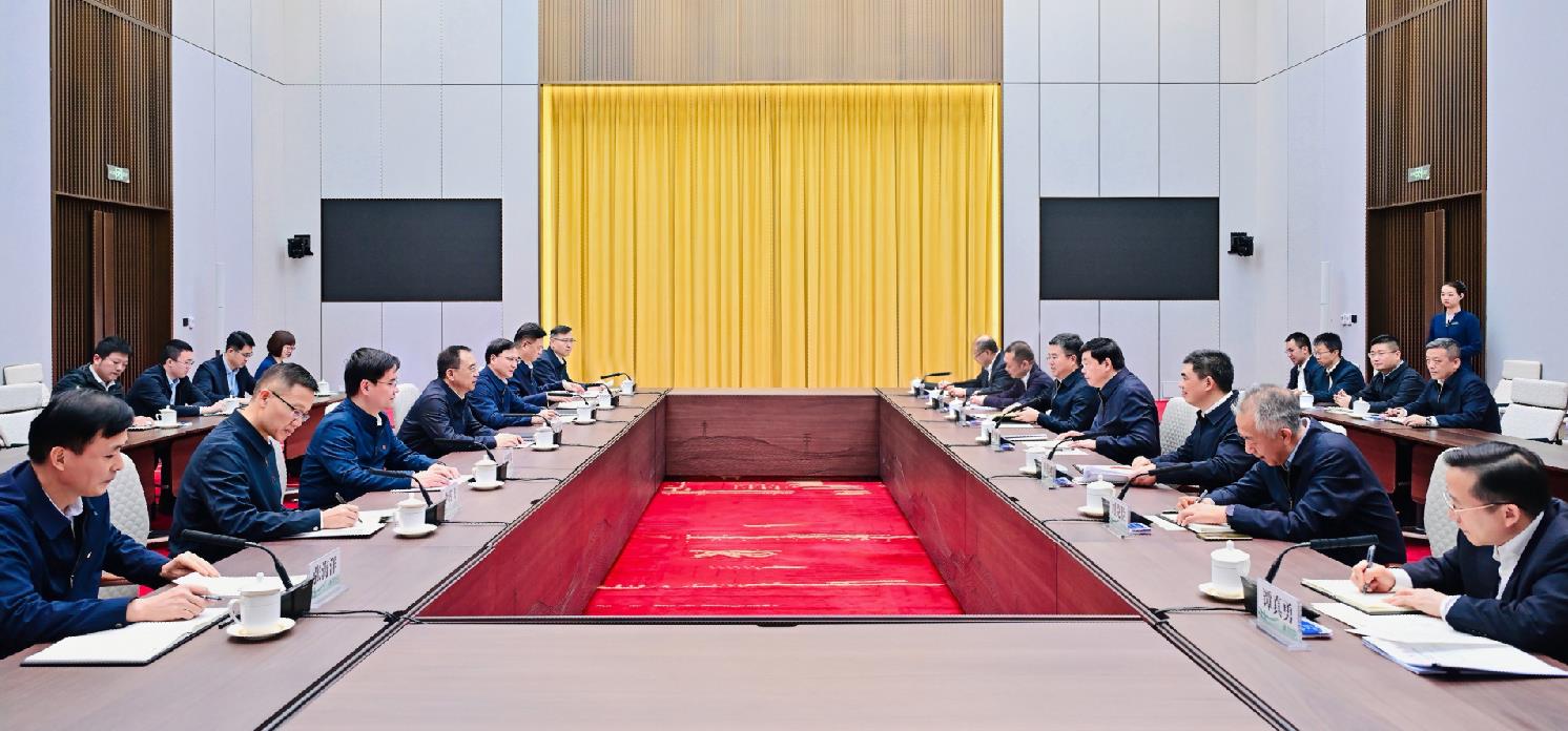 中國(guó)大唐集團(tuán)董事長(zhǎng)鄒磊、總經(jīng)理張傳江與國(guó)家電網(wǎng)董事長(zhǎng)張智剛、總經(jīng)理龐驍剛會(huì)談