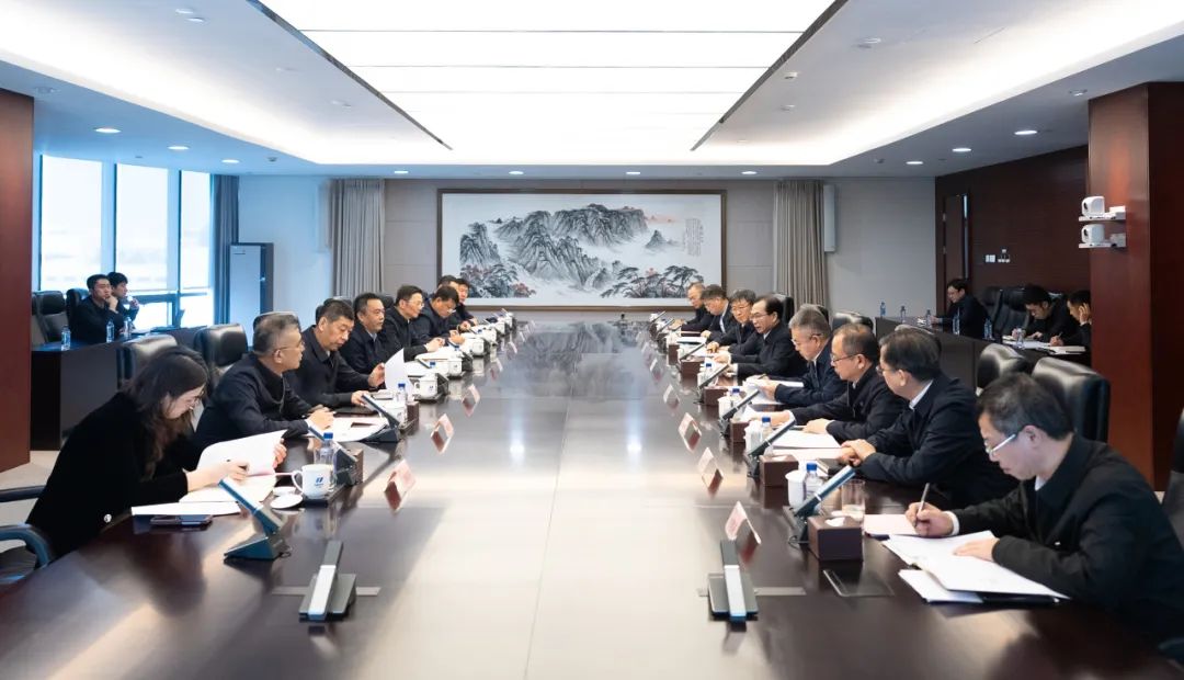 華電集團(tuán)董事長江毅、總經(jīng)理葉向東與哈電集團(tuán)董事長曹志安、總經(jīng)理黃偉舉行會談