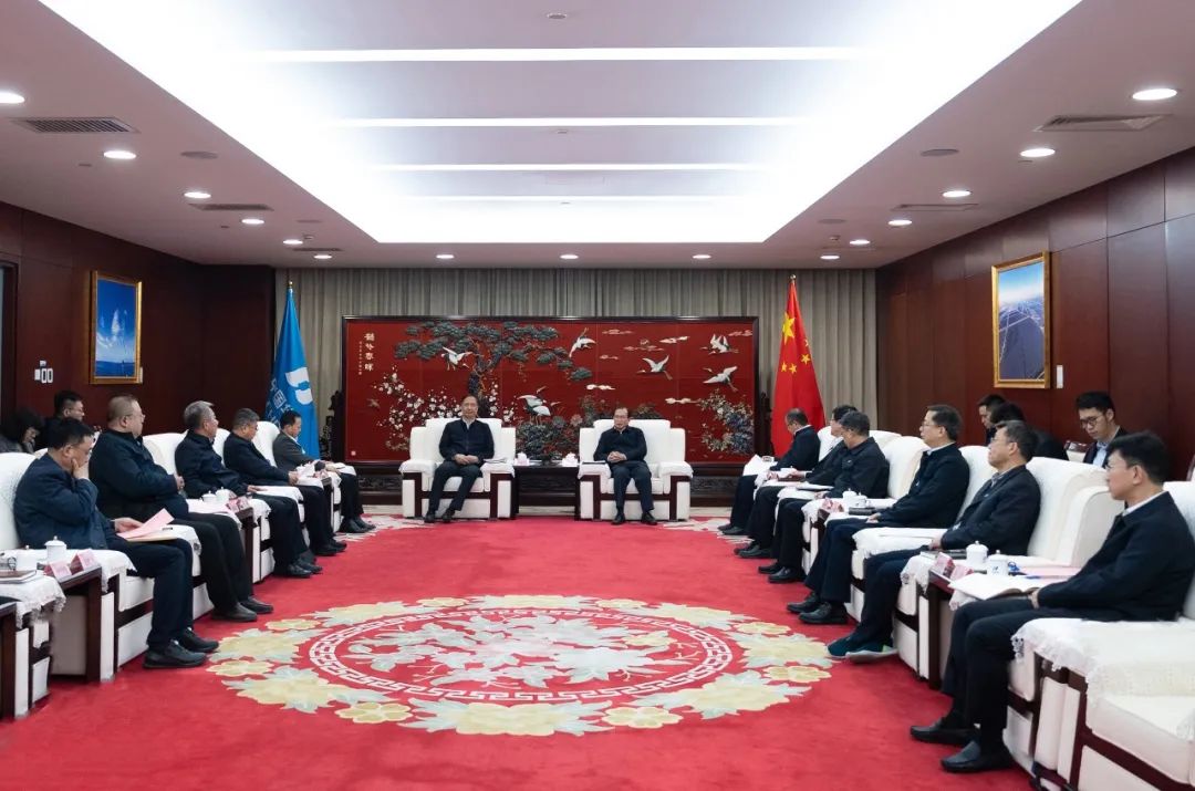 江毅與山西省委常委、常務(wù)副省長(zhǎng)盧東亮舉行會(huì)談