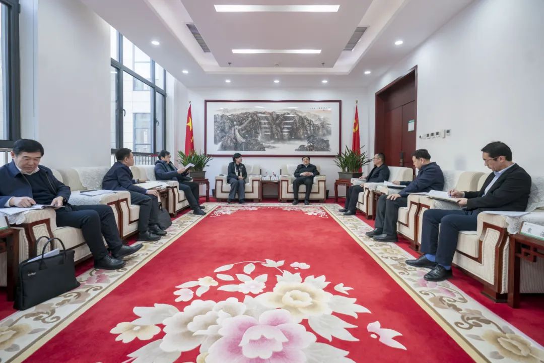 內(nèi)蒙古電力集團(tuán)與包頭市政府、中國(guó)二冶集團(tuán)、中國(guó)能建華北院和陜西院交流座談